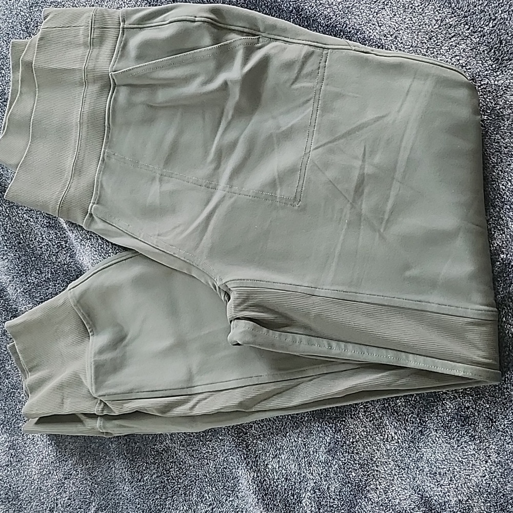 New without tags Venice jogger small tall